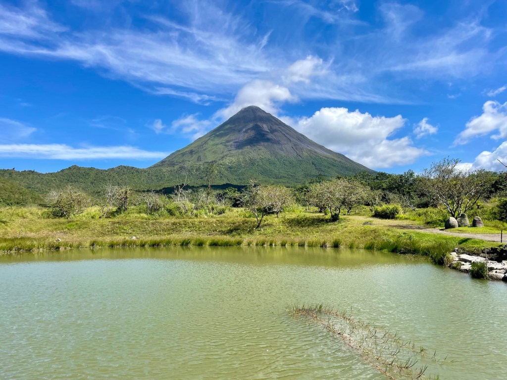 Arenal 1968 Trail volcano views