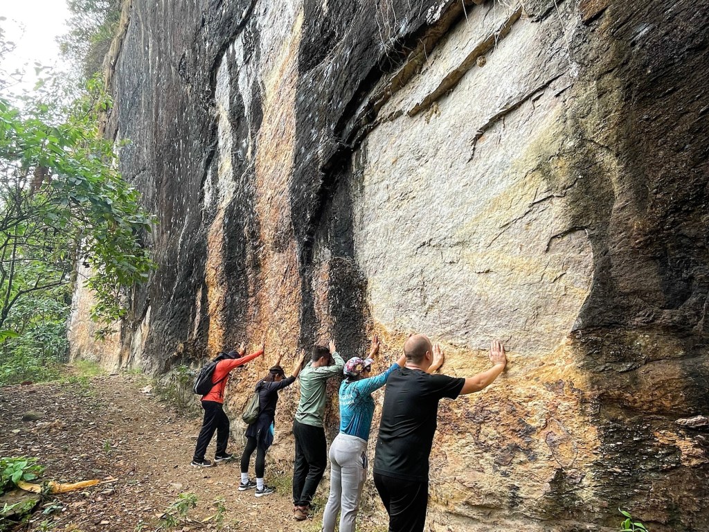Cerro Tusa hike rock wall