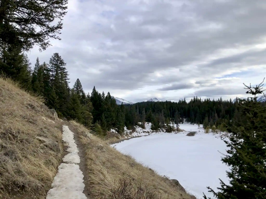 Valley of the Five Lakes hike in winter