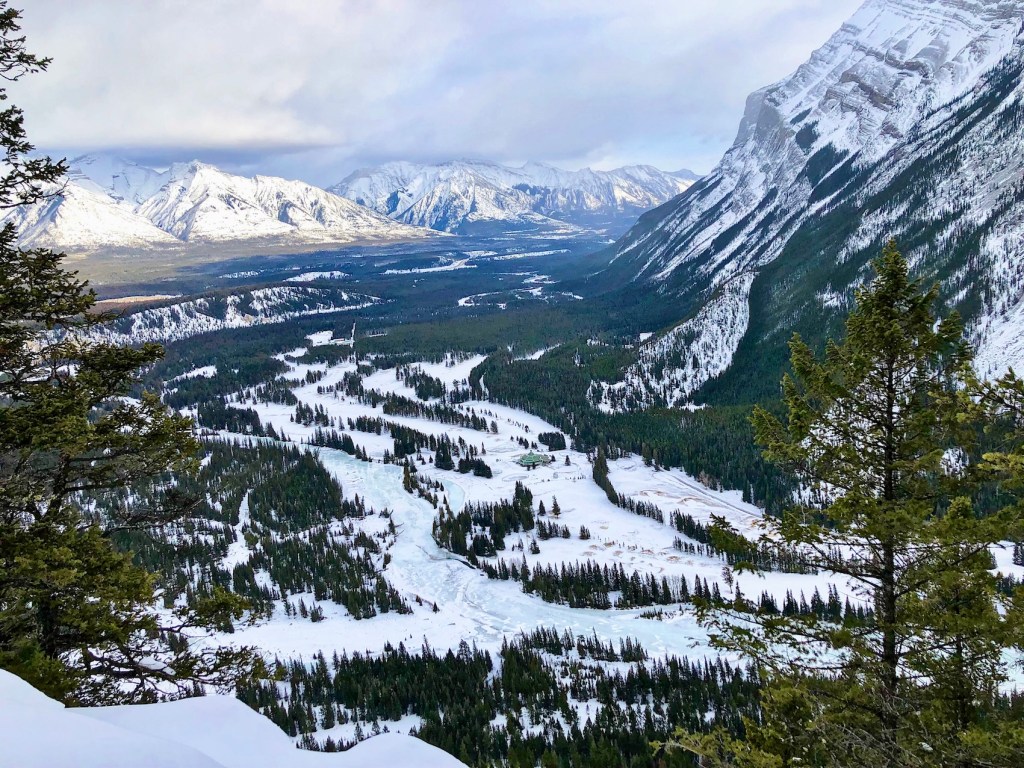 Tunnel Mountain hike with Rundle Mountain above